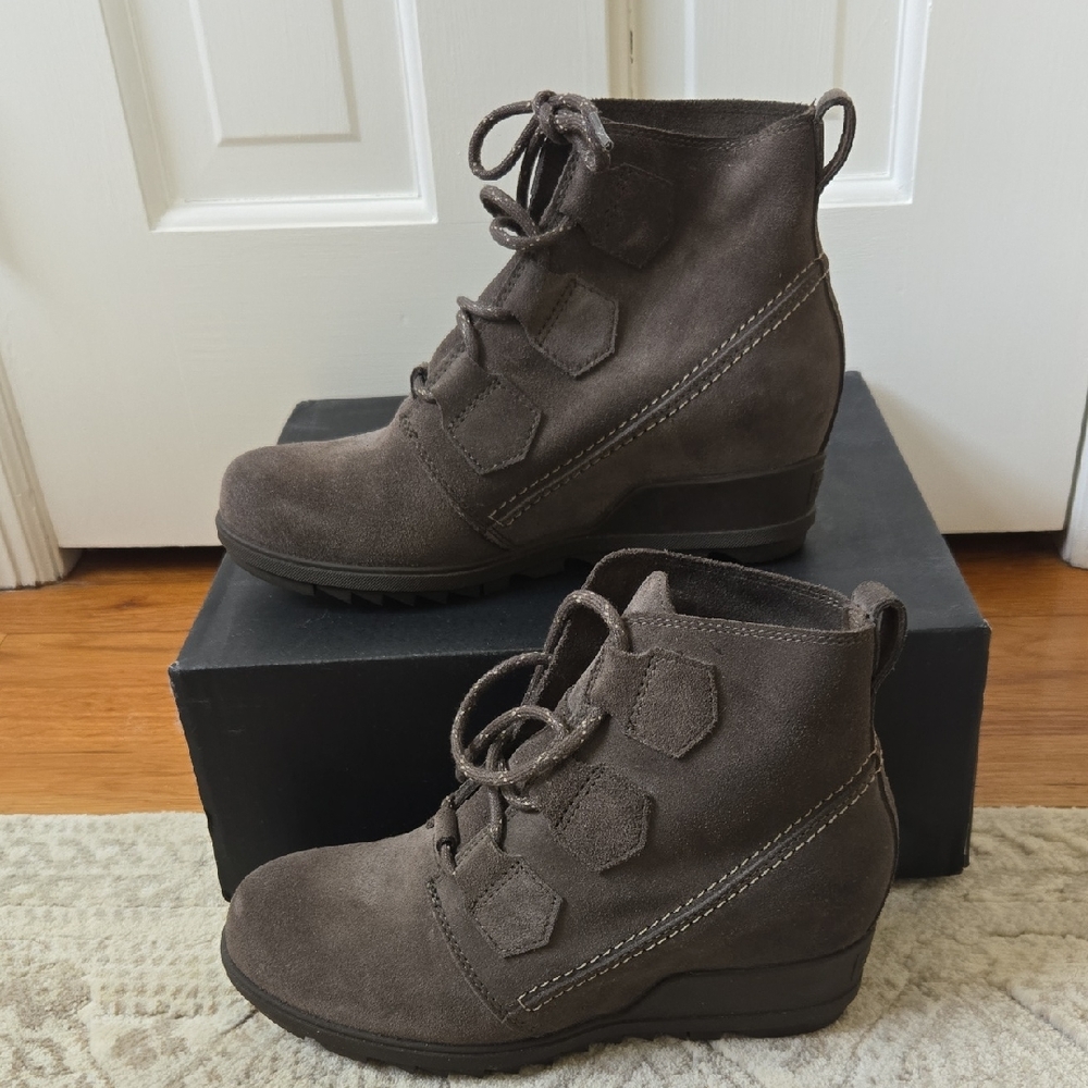 EUC Sorel Evie Lace Boot In Major, Size 8